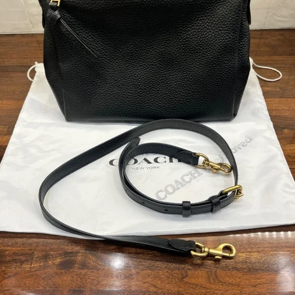 Coach Shay - Picture 3 of 12